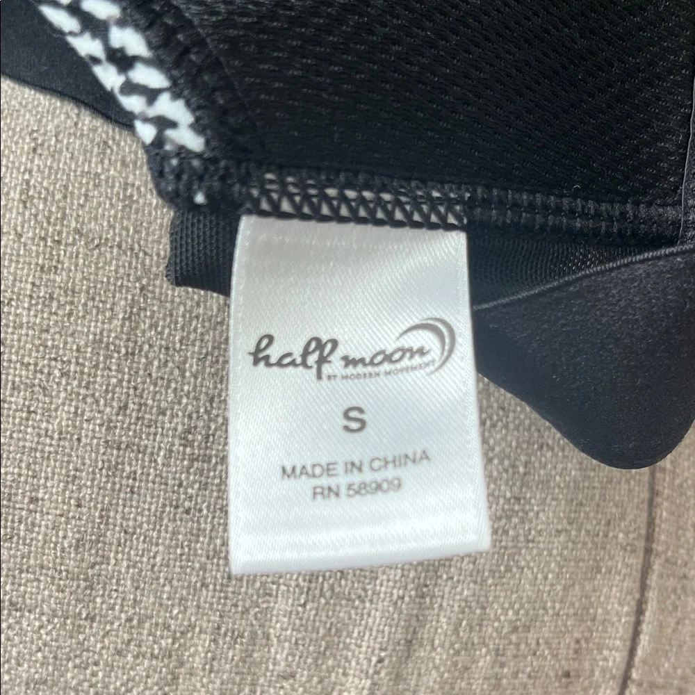 Half Moon Modern Movement Mesh Yoga Sport Bra NEW